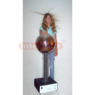 Van de Graaf Generator, Large